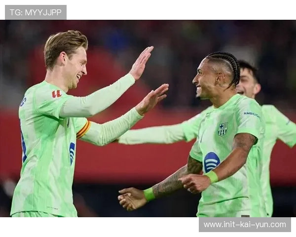 穆里奇幽默回应与莱万对比：我可不是其中之一