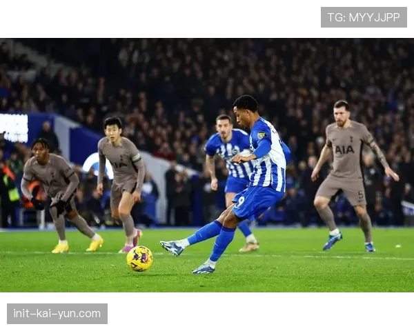 技术画面显示,热刺一次成功的越位陷阱导致对方预期进球机会直接归零 技术画面显示,热刺一次成功的越位陷阱导致对方预期进球机会直接归零